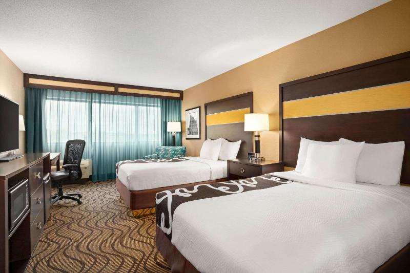 2 Double Beds, Non-Smoking image 1