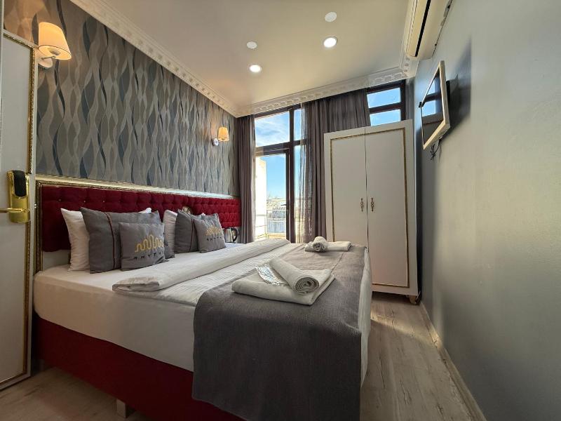Double or Twin Room image 3