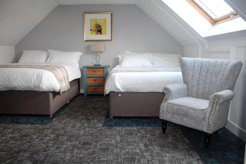 Classic Quadruple Room image 1