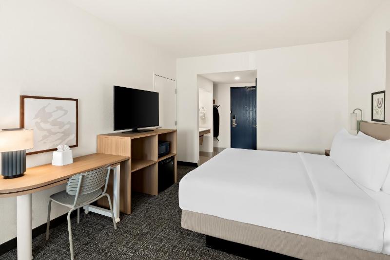 King Room image 3
