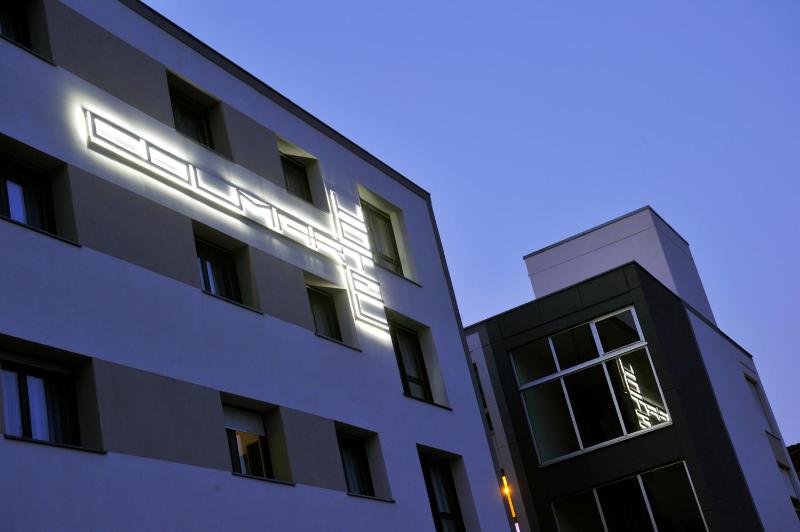 Colmar Hotel - image 2
