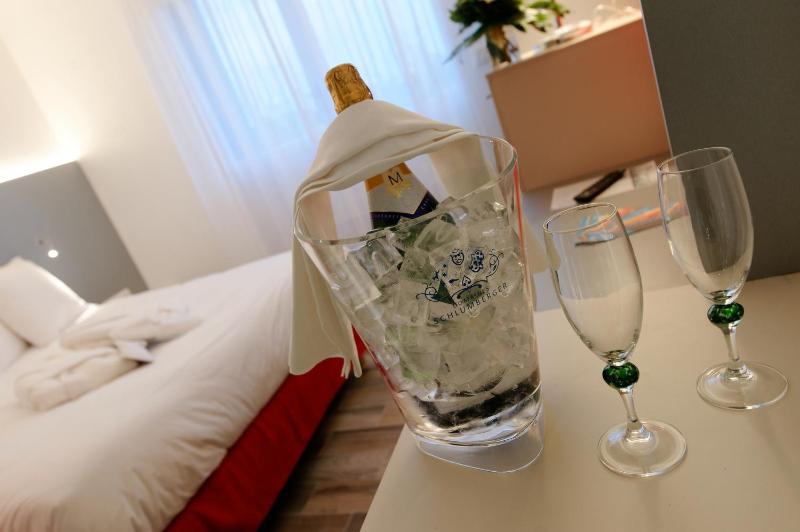 Colmar Hotel - image 24