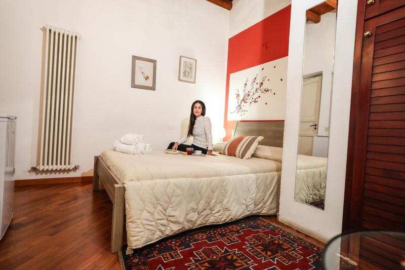 Standard Double Room image 3