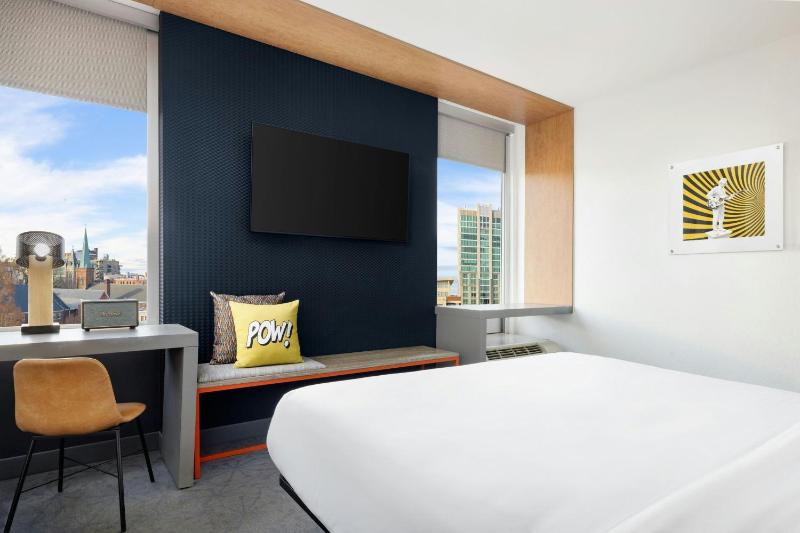 King Room with City View image 1