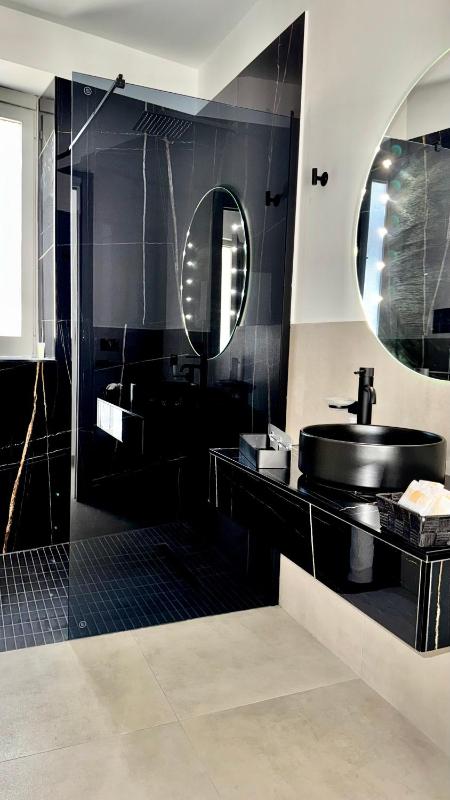 King Room with Spa Bath image 3