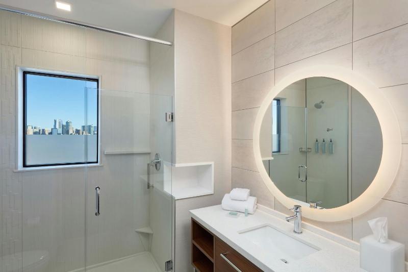 Courtyard by Marriott Denver Downtown West - image 14