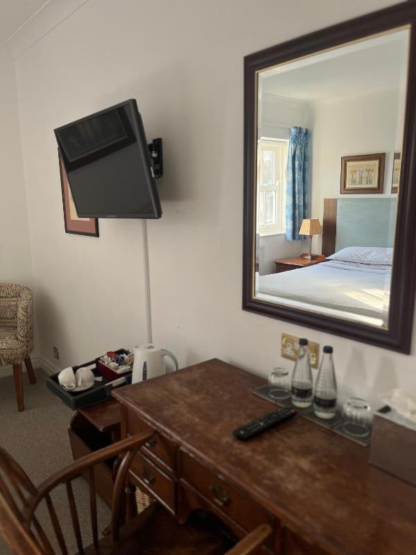 Classic Double Room image 2