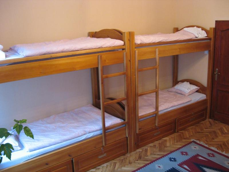 Bed in 8-Bed Dormitory Room image 4