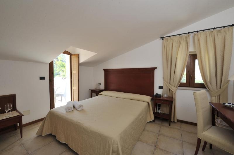 Double Room image 4