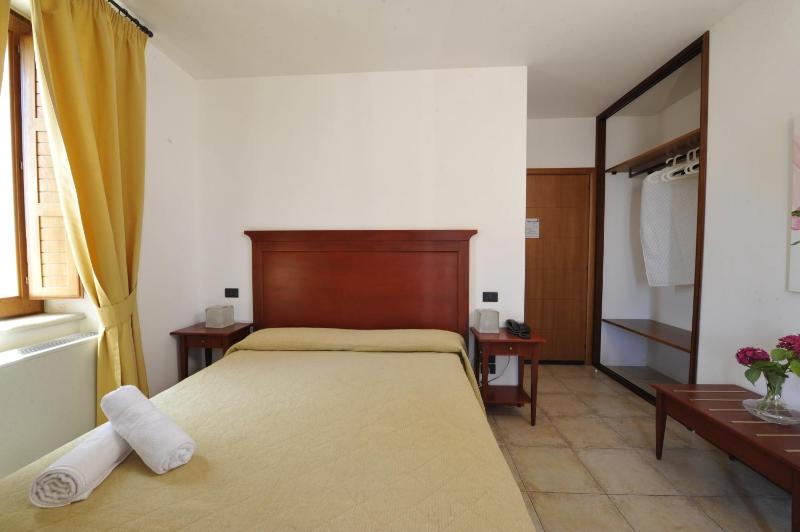 Double Room image 2