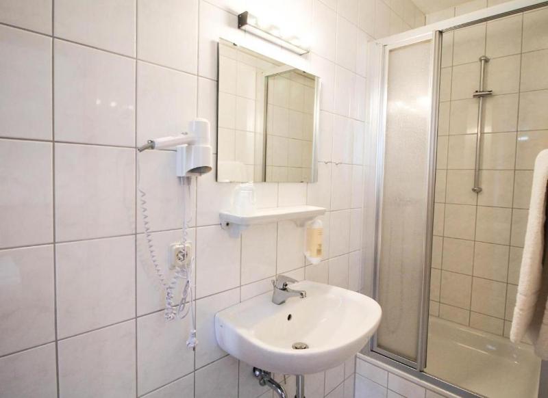 Double Room image 3