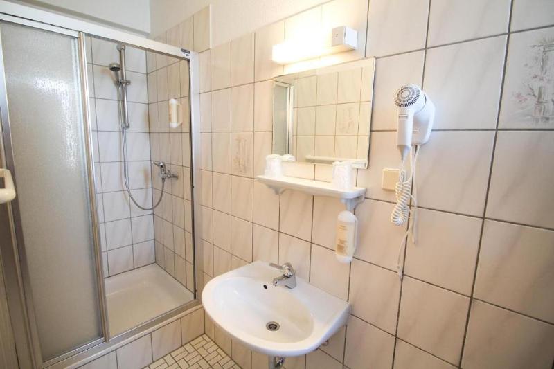 Double Room image 2