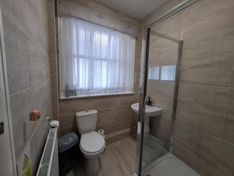 Triple Room with Shared Bathroom image 1