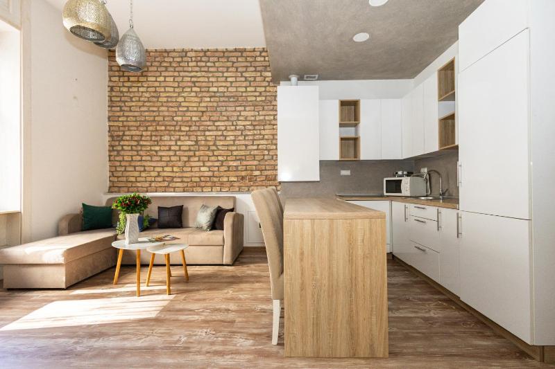 Spacious & Minimalistic Apartment in Downtown - image 2