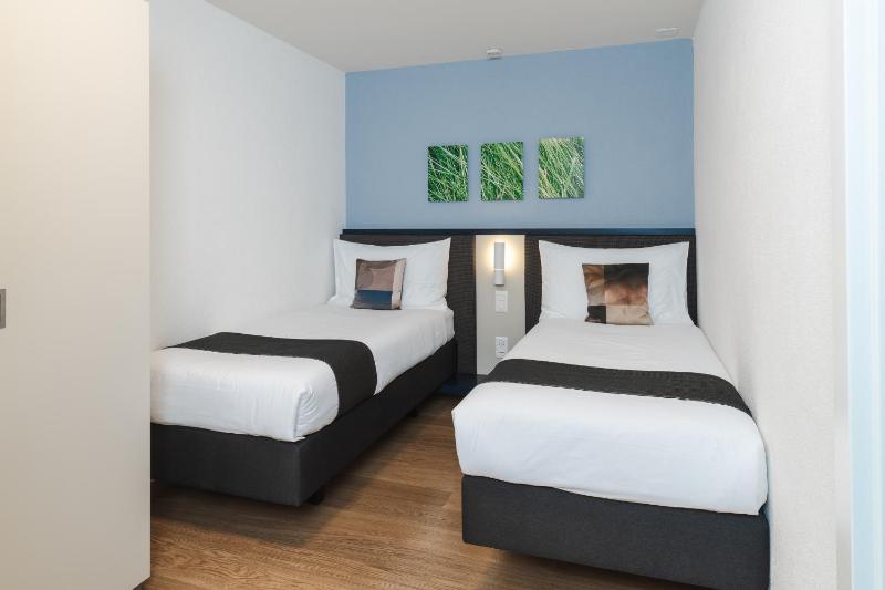 Superior Quadruple Room image 4