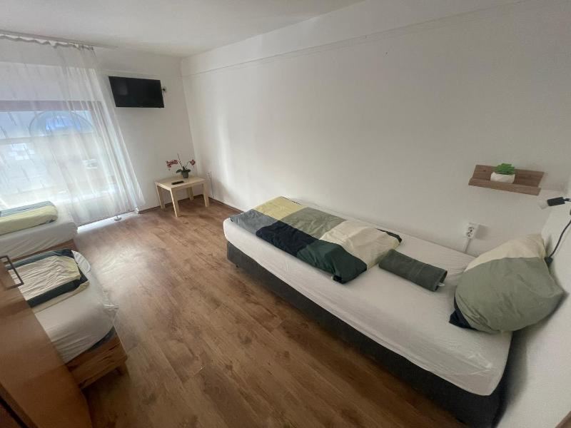 Triple Room with Private Bathroom image 4