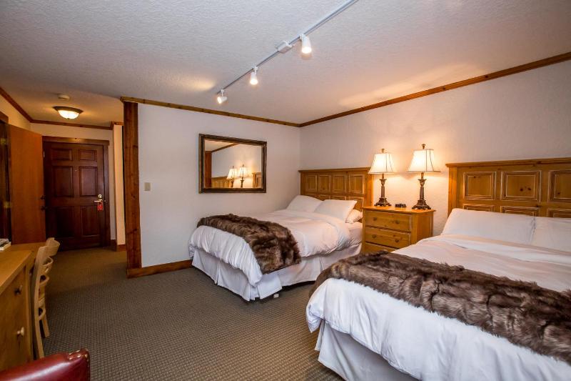 Deluxe Queen Room image 3