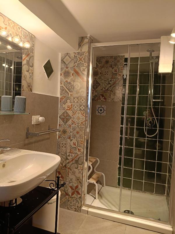 Double Room image 2