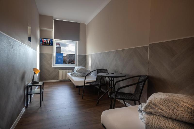 Small Single Room image 1