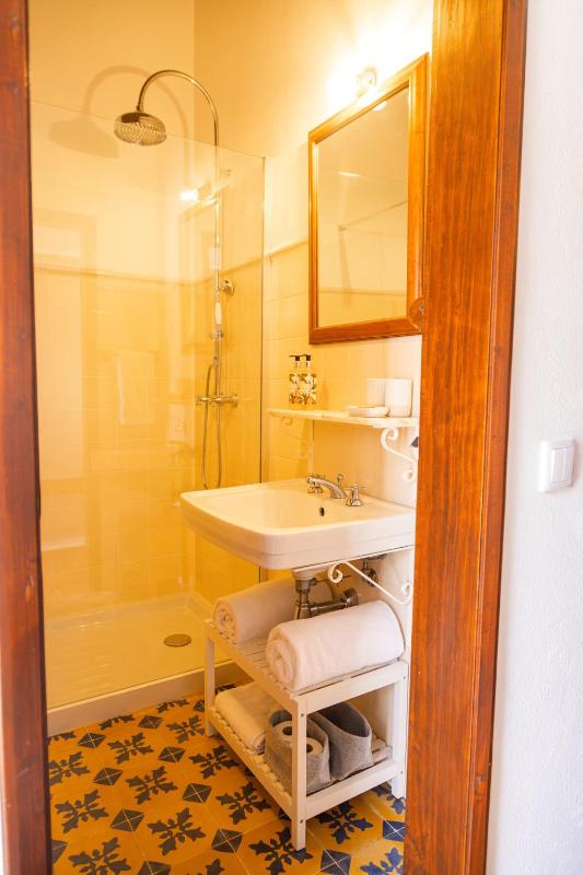 Double or Twin Room image 4