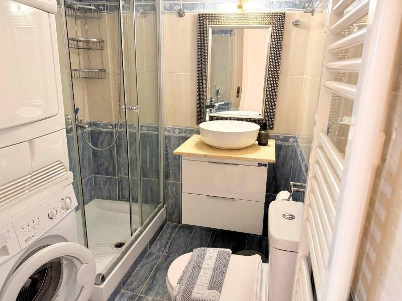 Little Central Apartment-1min walk from everywhere - image 5