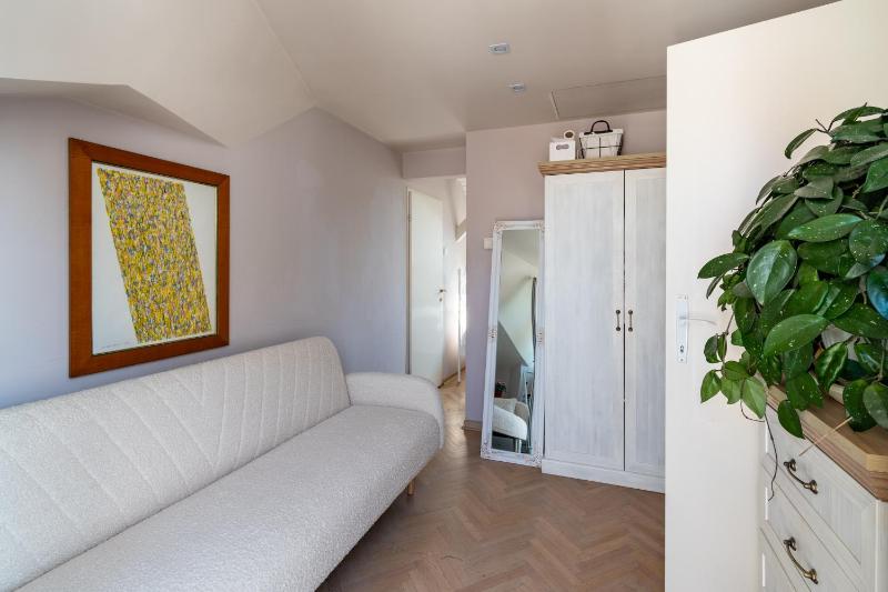 KLARA VRACAR 90 m2 dve i po spavace sobe - image 13