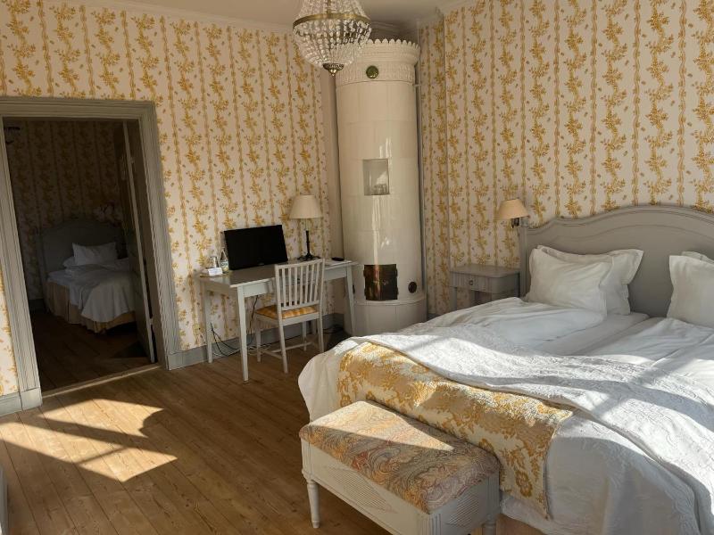 Triple Room with Private Bathroom image 2
