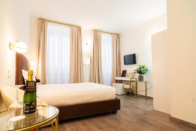 Double or Twin Room image 3