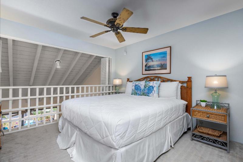 MKB215 Oceanview Poolside Spacious 2-Bed Suite - image 12