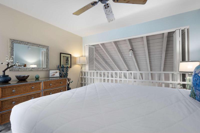 MKB215 Oceanview Poolside Spacious 2-Bed Suite - image 26