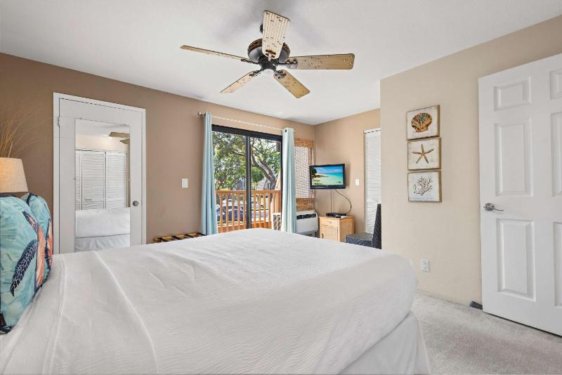 MKB215 Oceanview Poolside Spacious 2-Bed Suite - image 31