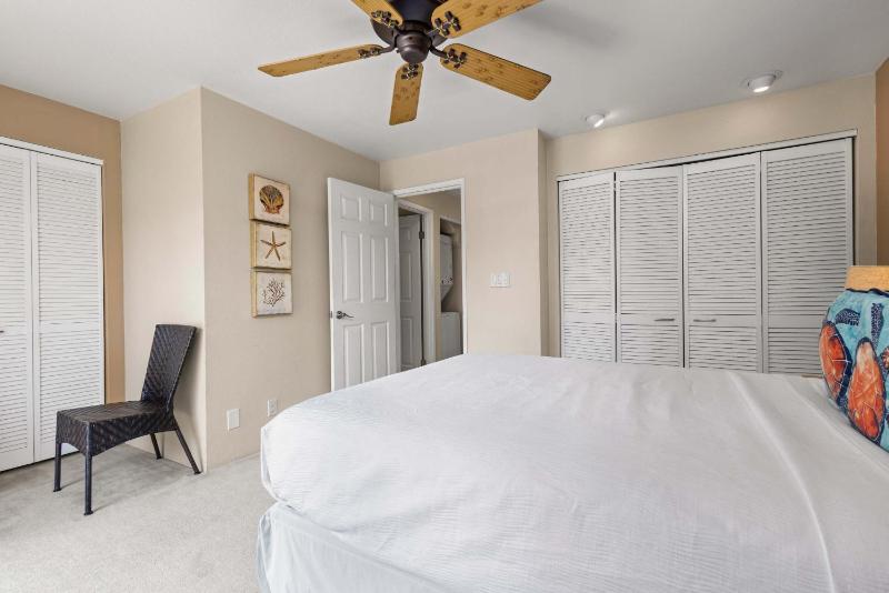 MKB215 Oceanview Poolside Spacious 2-Bed Suite - image 34