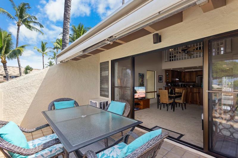 MKB215 Oceanview Poolside Spacious 2-Bed Suite - image 10