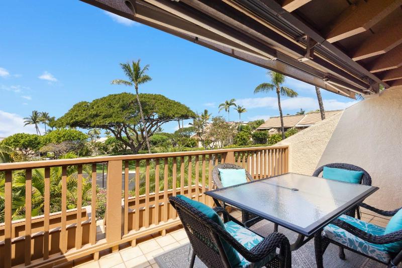 MKB215 Oceanview Poolside Spacious 2-Bed Suite - image 4