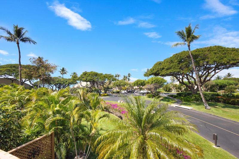 MKB215 Oceanview Poolside Spacious 2-Bed Suite - image 30