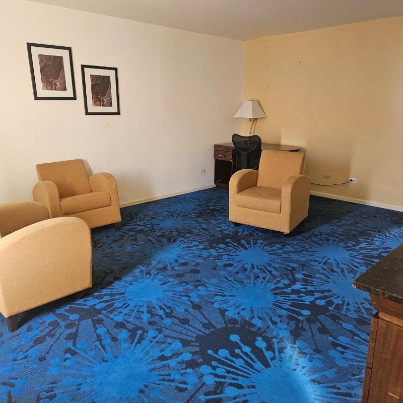 King Suite - Non-Smoking image 3