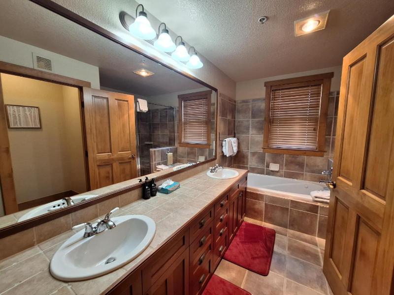 3BR Red Hawk Townhome - Gondola Access - image 10