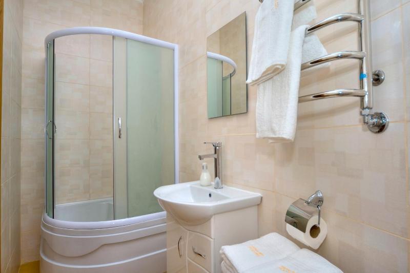 Double Room with Balcony image 3