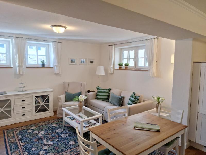 One-Bedroom Apartment image 1