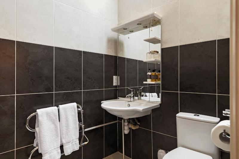 Classic Double or Twin Room image 2