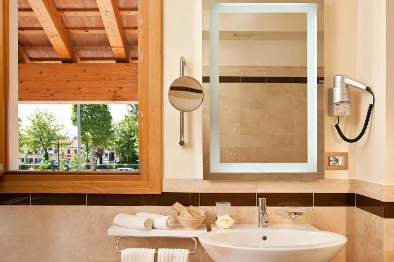 Superior Double Room image 1