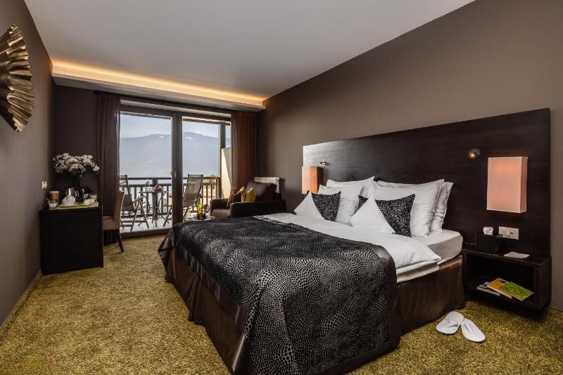 Double Room with Balcony image 1