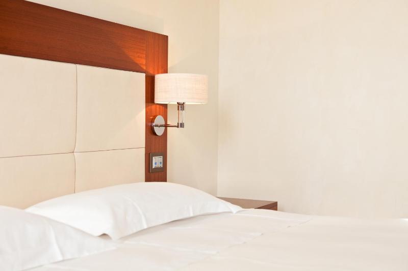 Double or Twin Room image 4