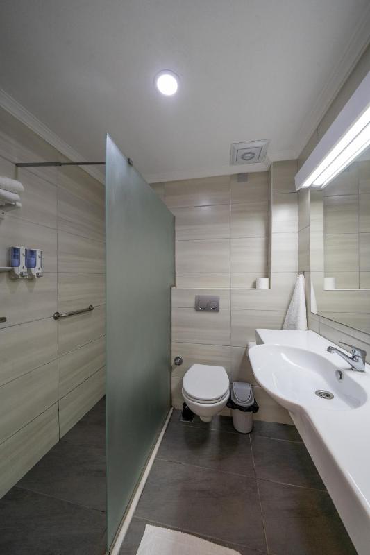 Double or Twin Room image 3