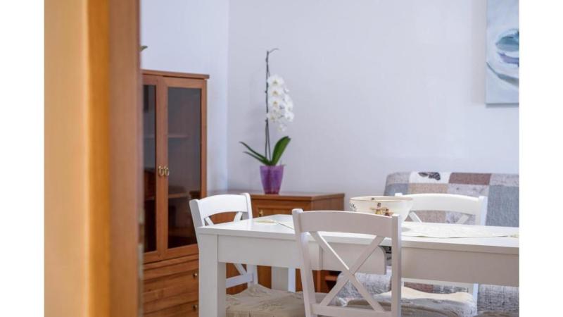 Comfortable apartment in Umag with parking space - image 8