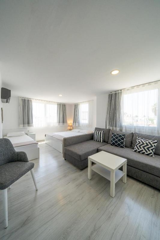 Deluxe Suite image 1