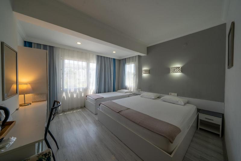 Triple Room image 2