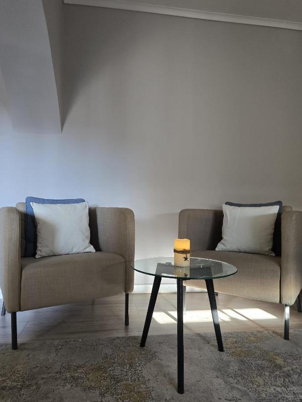 Studio Apartment image 3