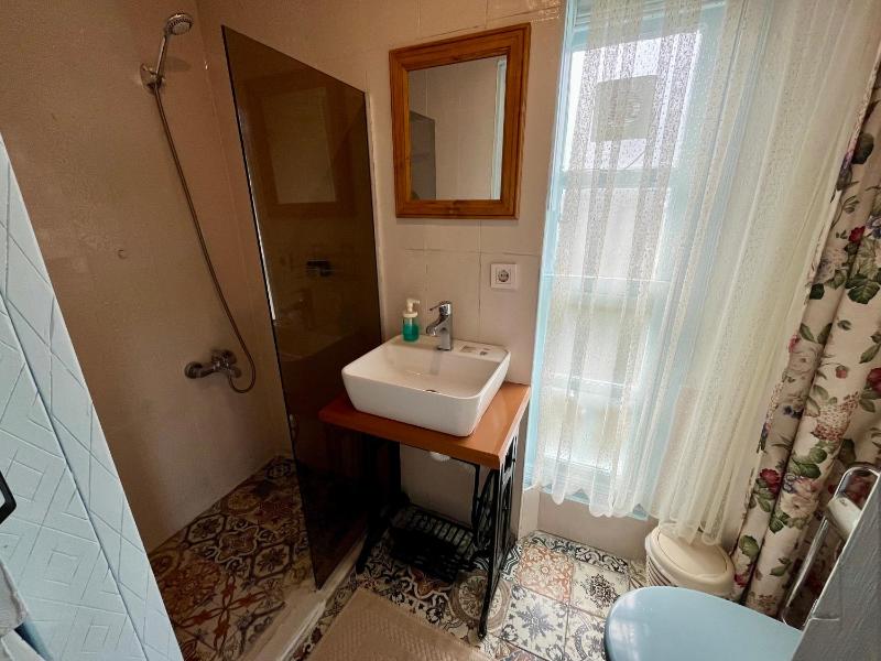 Deluxe Double Room (2 Adults + 1 Child) image 2