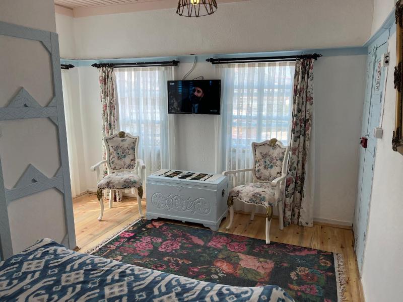 Deluxe Double Room (2 Adults + 1 Child) image 3